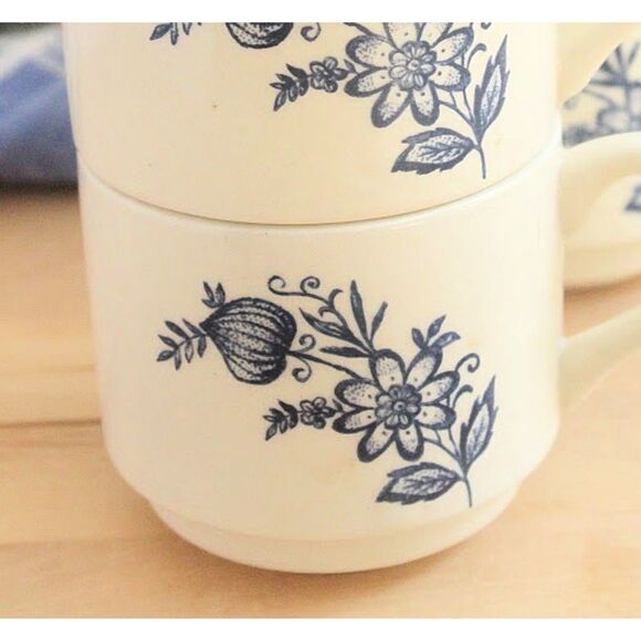 Set of 4 Vintage Blue Onion Stackable Cups - Picture 2 of 3